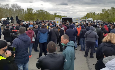 Из-за закрытых  рынков фермеры вынуждены сдавать редис всего по 2 гривны