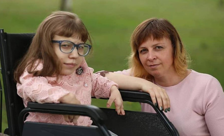 Матері двох дітей потрібна допомога: жінка бореться з тяжкою хворобою
