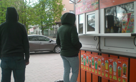 Перукарні і кав’ярні відкриють