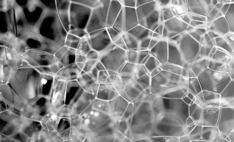 Чому та як працює мило, що вбиває навіть коронавірус. Цікаві факти 