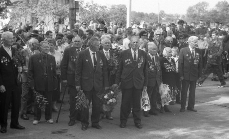 30-річна історія  святкування Дня  Перемоги у Нетішині  на ретросвітлинах  Віктора Войковського 