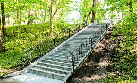 У Кагарлицькому парку капітально відремонтували сходи до оглядового майданчика