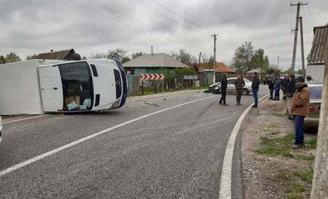 В результаті аварії у селі Гамаліївка перекинулася вантажівка