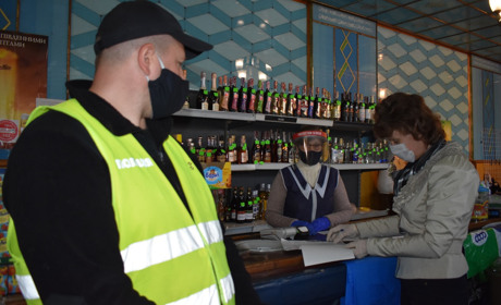 Дистанція, дезінфекція, маски. Як дотримуються вимог карантину аптеки і магазини Сірогозщини