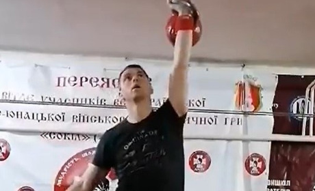Юрій Голота переміг у міжнародному онлайн-турнірі з гирьового спорту