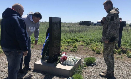 Фермери Сірогозщини та військовослужбовці ЗСУ вшанували пам'ять загиблих артилеристів 