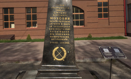 Петиція: пам‘ятник і могилу з центру Ніжина пропонують перенести на кладовище