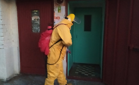 Старокостянтинівські рятувальники продезінфікували місця масового скупчення людей