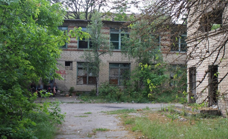 Пока - пристанище наркоманов. Обретет ли заброшенное здание в центре Мелитополя вторую жизнь? 