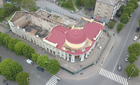 Два роки після пожежі у Молодіжному центрі: що відбувалось із будівлею та владою