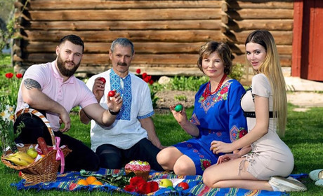 Подружжя Козорізів збудувало в батьківському саду стильну альтанку. Друзі не вірять, що власноруч