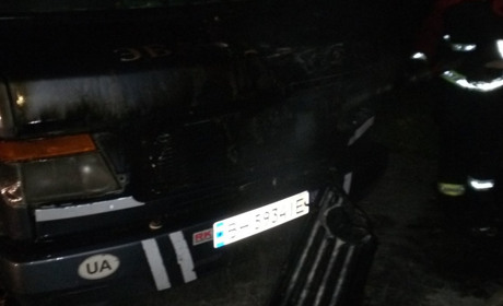 В Измаильском районе ночью загорелся автомобиль
