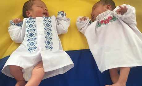 У Калинівці новонароджених одягнули у вишиті сорочки