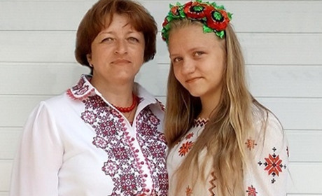 Оберіг роду: бабусина вишиванка з родини Стоянівських, благословивши два покоління,  чекає на третє