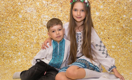 У вишиванці онлайн. Соцмережі заполонили яскраві фото нетішинців