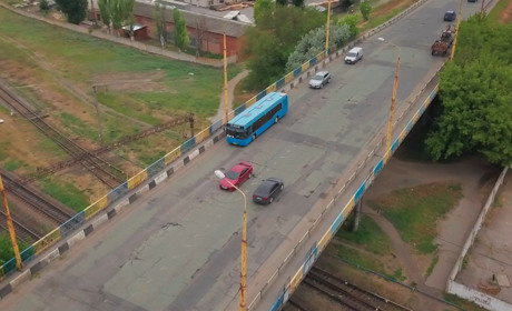  Теперь в объезд: «горбатый» мост закрывают для передвижения всем видам автотранспорта