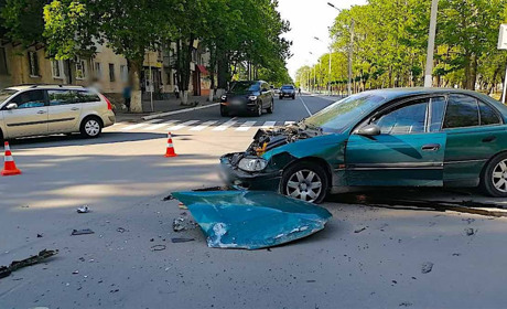 ДТП в Измаиле: двухтонный внедорожник лег на бок, пятеро пострадавших в больнице