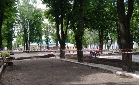 Які роботи проводять у волноваському центральному сквері