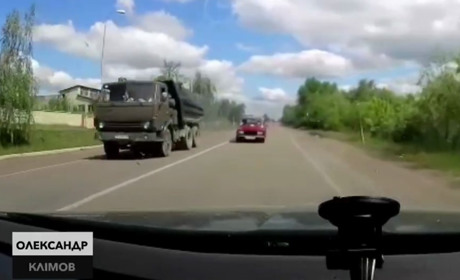 Активіст Дорожнього контролю розказав, як на Львівський через водія ВАЗу ледь не сталася аварія