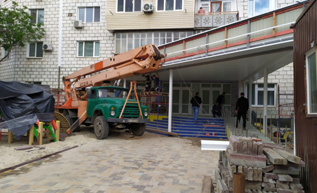 За шаг до открытия: новую детскую поликлинику в Измаиле посетило областное руководство
