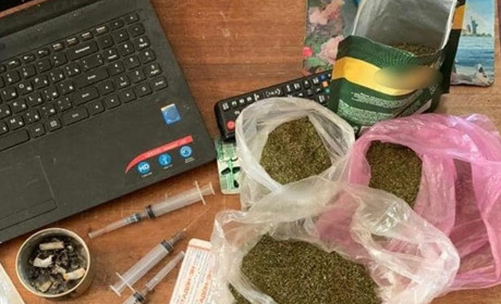 У 35-річного жителя Кагарлицького району поліцейські вилучили метадон та подрібнені коноплі