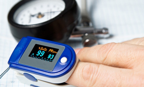 Для чого потрібен  оксиметр в домашній аптечці?