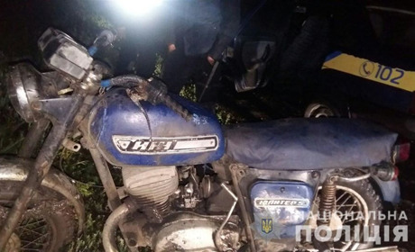 Вивів мотоцикл з чужого двору: на Близнюківщині молодика затримали за крадіжку