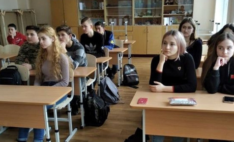 Учні складатимуть ЗНО в масках, а табелі отримають електронні