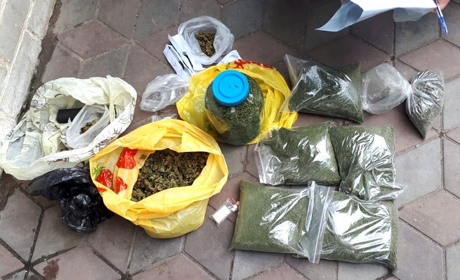 У жителя района полицейские изъяли более килограмма расфасованных наркотиков