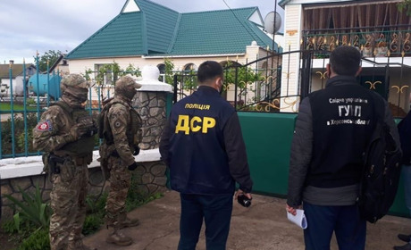 Поліцейські викрили схему рейдерського захоплення сільгосппідприємства у Чонгарі