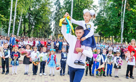 Навчальний рік на Менщині завершується. Чи будуть випускні