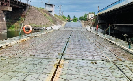Завершили благоустройство понтонного моста. Когда  через него будет ездить транспорт 