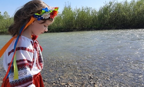Переможці фотоконкурсу "Вишиваний настрій" отримали подарунки від спонсорів