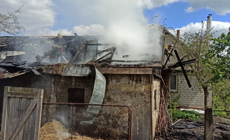 Дві версії пожежі у Корюківці, в якій постраждав чоловік
