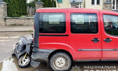 В Барі молодий скутерист в'їхав у припаркований Fiat: юнак у лікарні