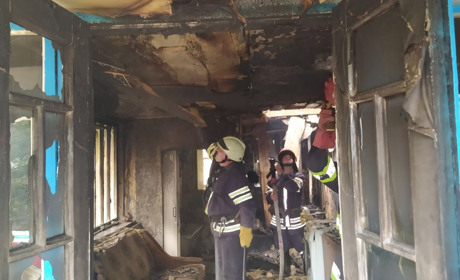 У Старокостянтинові 77-річна жінка загинула у пожежі власного будинку