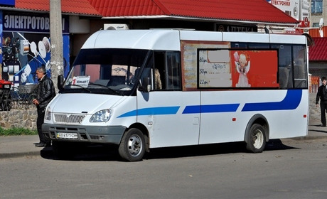 Лозівські маршрутки виставили на продаж: половину напрямків обслуговуватимуть харків'яни