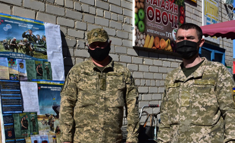 В Нижніх Сірогозах агітують за контрактну військову службу