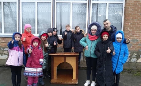 Переяславські школярі змайстрували будку для собачого притулку і перемогли в конкурсі