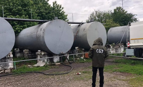 СБУ блокувала виготовлення контрафактного пального в Кіцманському районі