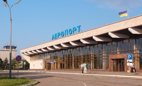 Возобновляются авиаперелёты из Херсона в Киев