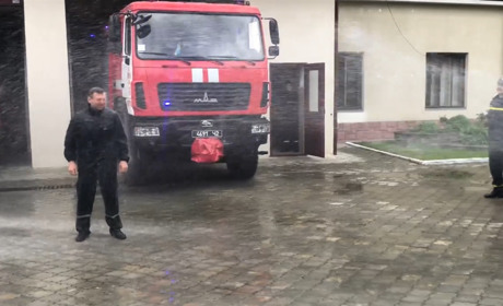 Як чортківські рятувальники свого колегу на заслужений відпочинок відправляли (+відео)