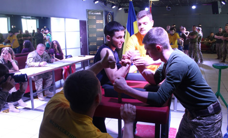 В Попасній пройшов міський чемпіонат з армреслінгу: фото
