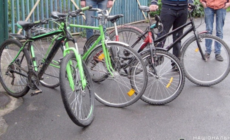 10 велосипедів і 3 дитячих візочка: у Старокостянтинові спіймали серійного крадія