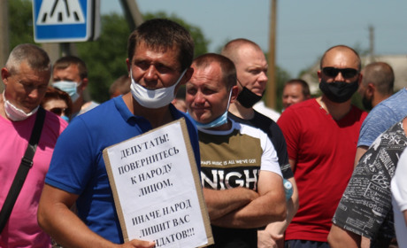 Добропільські гірники пообіцяли пропускати всіх військових під час перекриття доріг