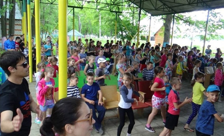 ОПИТУВАННЯ: чи готові ви цього року відправити свою дитину до табору "Світлий"?