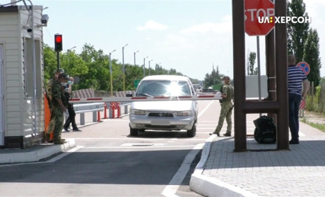 Від сьогодні працюють всі три КПВВ з Кримом