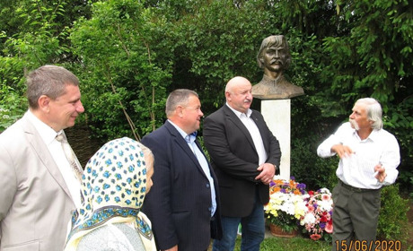 Відзначили день народження Івана Миколачука: без фестивалю, але з піснями та відеорозповідями