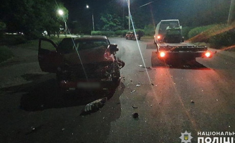 У Добропіллі легковик влетів у причеп на зустрічній смузі (ФОТО)