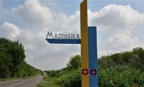 Два чоловіки вже четверту добу живуть у машині між КПВВ на Донбасі